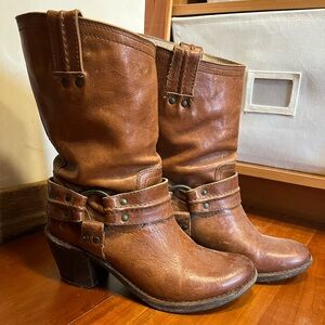 Frye Carmen boot